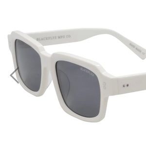 White Fly Downeys Flygirls Sunglasses 🖤 NWT!